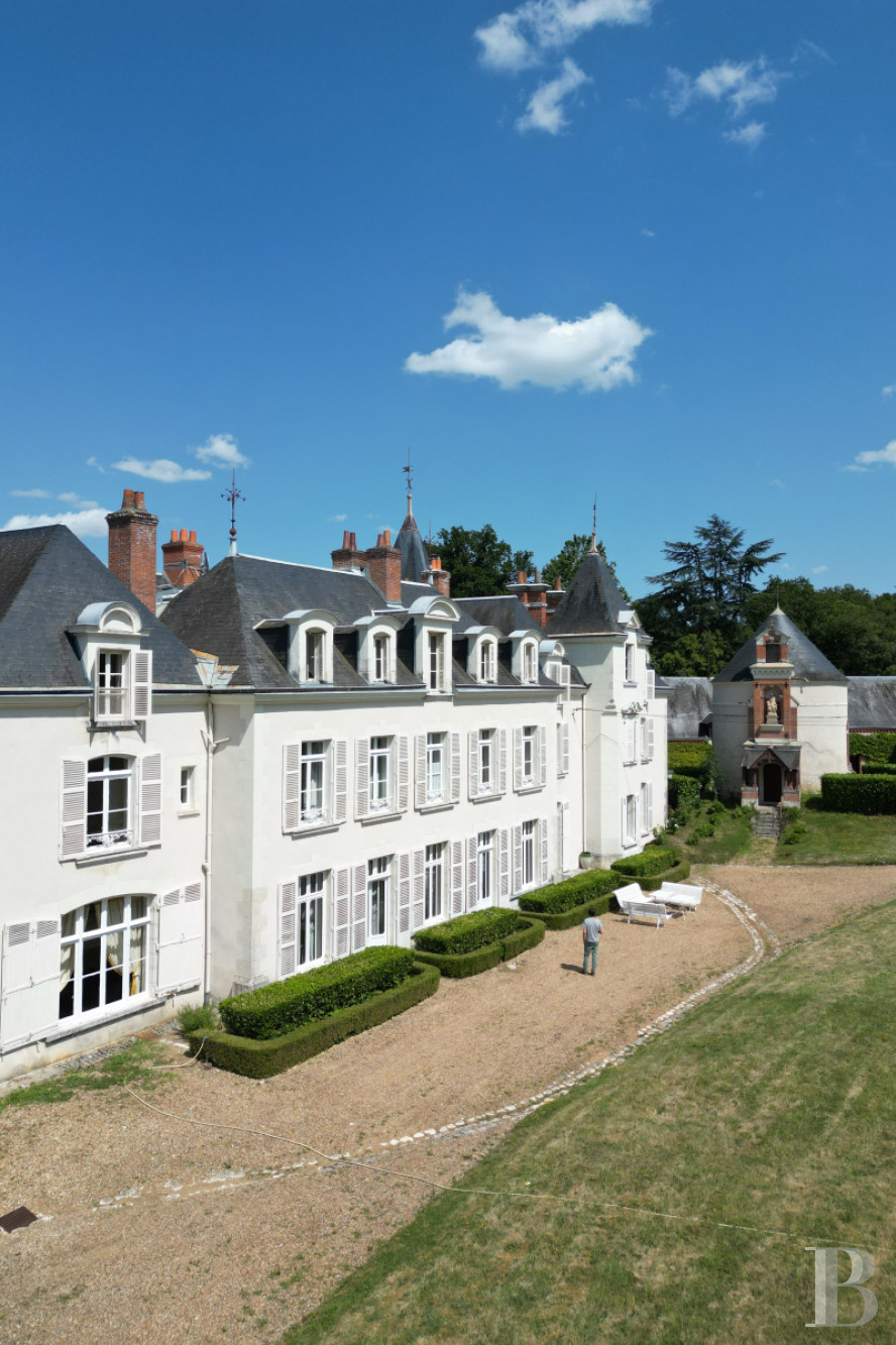 A 19th-century château by the Cisse river, south-west of Blois in the Loir-et-Cher region - photo  n°2